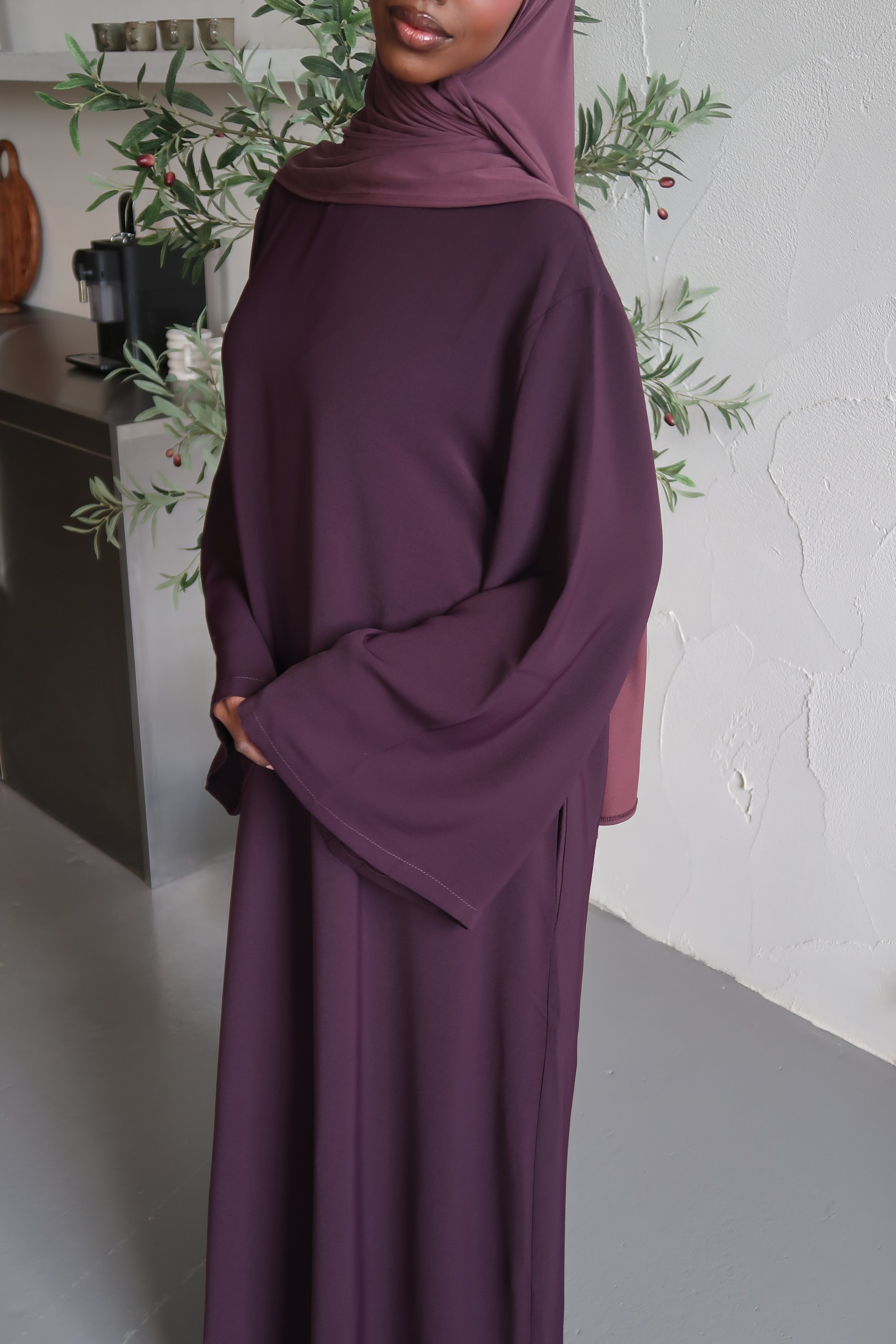 Dusky Plum Spanish Sleeve Abaya
